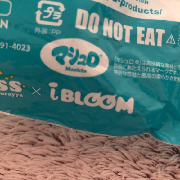 ⚡️⚡️Authentic Ibloom Whale Squishy - Picture 4 of 8